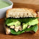 Foto de SÁNDWICH DE POLLO ESPECIAL.
