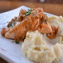 Foto de Salmón con Salsa de Camarones