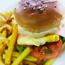 Foto de hamburguesa grande completa 
