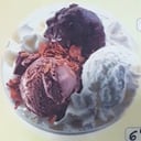 Foto de Copa Tentación 3 chocolates / Milk chocolate, white chocolate and dark chocolate ice cream