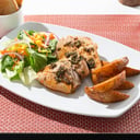 Foto de Pernil al Horno con Chimichurri, papas bravas y ensalada