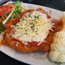 Foto de Milanesa de Pollo a la Parmigiana con arroz y ensalada