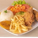 Foto de Bandeja con pollo broaster 