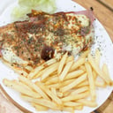 Foto de Milanesa Napolitana con papas fritas