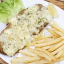 Foto de Milanesa fugazzeta con papas fritas