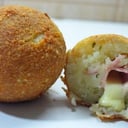 Foto de BOMBAS DE PAPAS RELLENAS CON JAMON Y QUESO