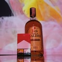 Foto de Ron Viejo de Caldas botella 750 ml mas paquete marlboro rojo