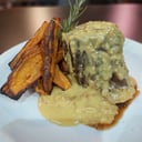 Foto de Lomo a la mostaza antigua con batatas cuña