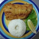 Foto de Merluza austral frita con arroz