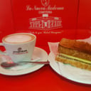 Foto de Café con leche + tostado en pan a elección