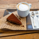 Foto de Trozo de torta + café Americano o Cappuccino