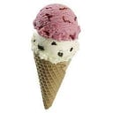 Foto de Helado doble de crema o de fruta de agua en barquillo