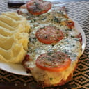 Foto de milanesa napolitana con guarnición