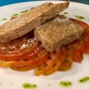 Foto de VENTRESCA DE ATUN ROJO SALVAJE CON TOMATE PATA NEGRA