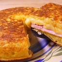 Foto de TORTILLA RELLENA DE JAMON Y QUESO