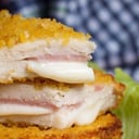 Foto de 2 MILANESAS O SUPREMAS RELLENAS DE JAMON Y QUESO