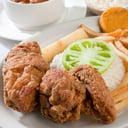 Foto de BANDEJA CON POLLO APANADO Y FRIJOL