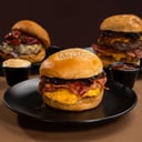 Foto de Onion Burger + Papas Fritas