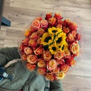 Foto de Rosas y girasoles
