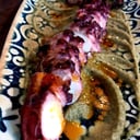 Foto de PULPO A LA PLANCHA SOBRE HUMMUS DE GARBANZO
