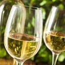 Foto de Glass of white wine Pinot Grigio