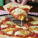 Foto de Pizza de jamón y queso