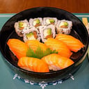 Foto de NIGIRI Salmón 6 u. + URAMAKI 6 u.