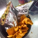 Foto de Rico burrito con nachos y queso cheddar