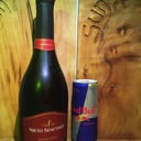 Foto de Champagne Nieto Extra Brut con Red Bull