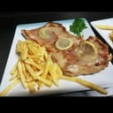 Foto de 154.- Matambrito de cerdo al limón con fritas
