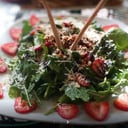 Foto de ARUGULA CON PERA O FRESA GRANDE