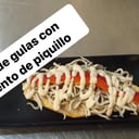 Foto de TOSTA DE GULAS CON PIMIENTO DE PIQUILLO