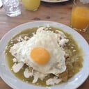 Foto de CHILAQUILES VERDES O ROJOS CON HUEVO o SALCHICHA
