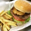 Foto de HAMBURGUESA HAWAIANA CON PAPAS