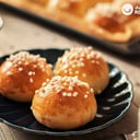 Foto de bollos de cotija con flor de calabaza 