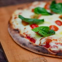 Foto de Pizza 32 cm con 2 gustos a elección 
