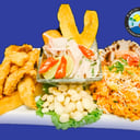 Foto de CEBICHE DE PESCADO, CHICHARRÓN DE PESCADO Y ARROZ CON MARISCOS 