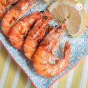 Foto de LANGOSTINOS A LA PLANCHA SIN PELAR CON GUARNICIÓN PAPAS FRITAS O ENSALADA