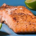 Foto de Filet de Salmon Rosado a la plancha c/ Guarnición (PAPAS O ENSALADA)