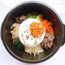 Foto de 돌솥 비빔밥 Dolsot bibimbap