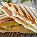 Foto de 1/2 Tostado de jamón y queso