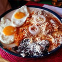 Foto de Huevos con frijoles + chilaquiles