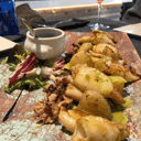 Foto de Chipirones a la plancha con alioli y patata confitada