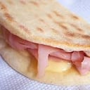 Foto de TOSTADO PAN ARABE /JAMON Y QUESO