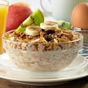 Foto de Yogurt con cereal o  jugo de naranja- Croissant-Tostada- Jamón- queso mozarela - Café negro 