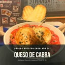 Foto de Ensalada de queso de cabra con cebolla caramelizada
