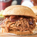 Foto de sandwich de bondiola con barbacoa