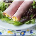 Foto de Rollitos de jamón con huevo y base de lechuga