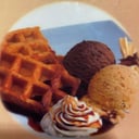 Foto de Gofre con helado / Waffle with ice cream and whipped cream