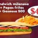 Foto de sandwich de mila mediano mas lata de gaseosa